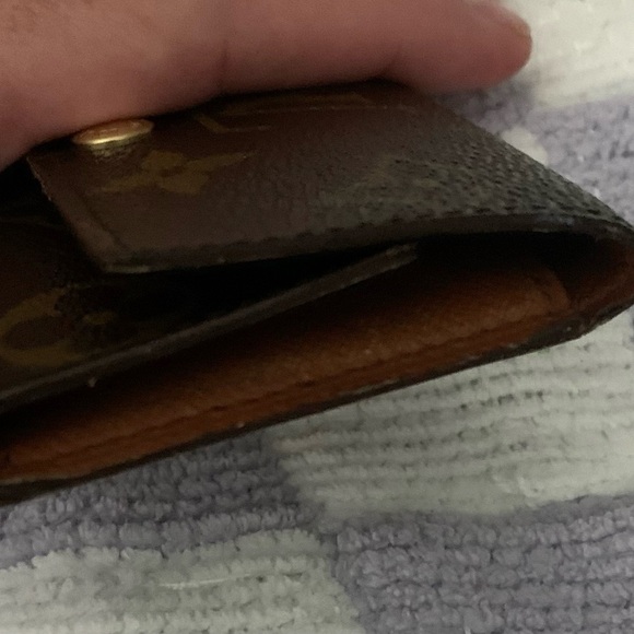 LOUIS VUITTON Monogram Multiple Key Holder - Picture 8 of 13